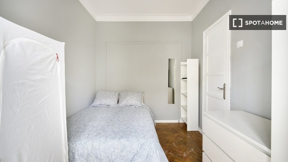 Double room Lisbon, 6 beds — photo 7