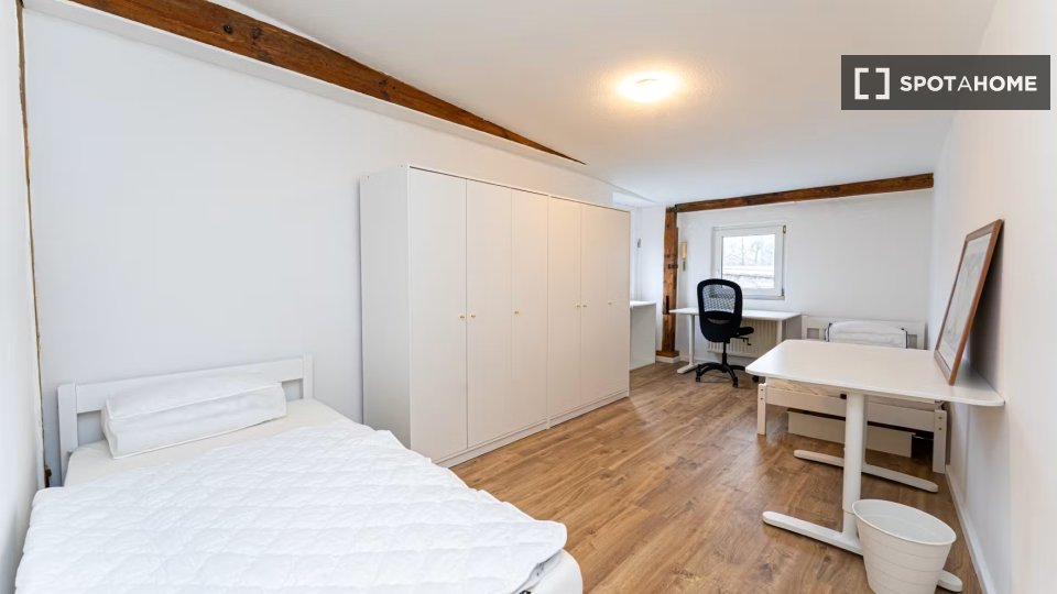 Double room Berlin, 10 beds, 120m² — photo 16