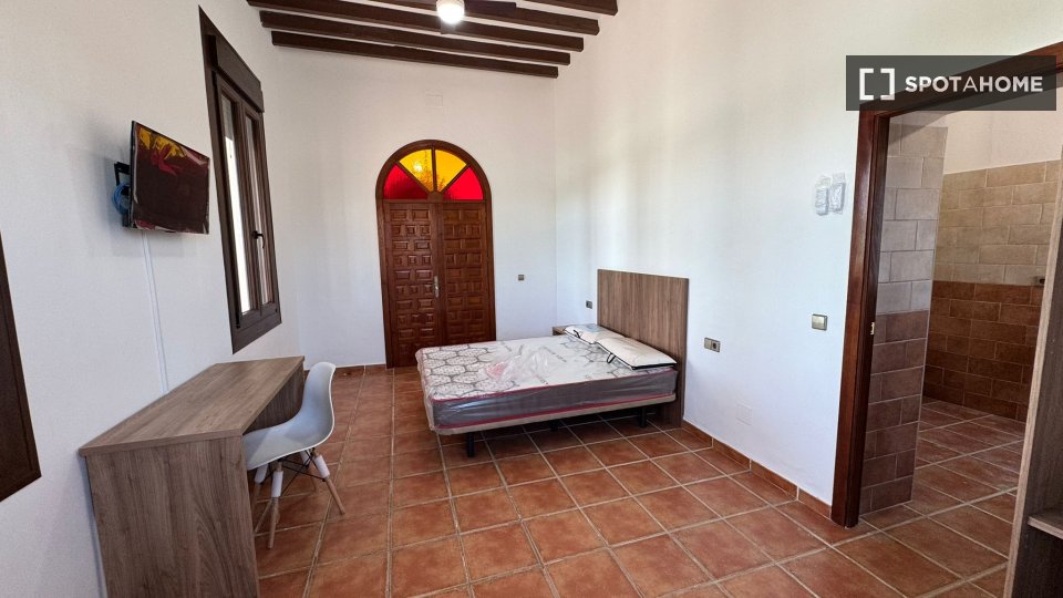 Double room Alicante, 10 beds, 650m² — photo 3
