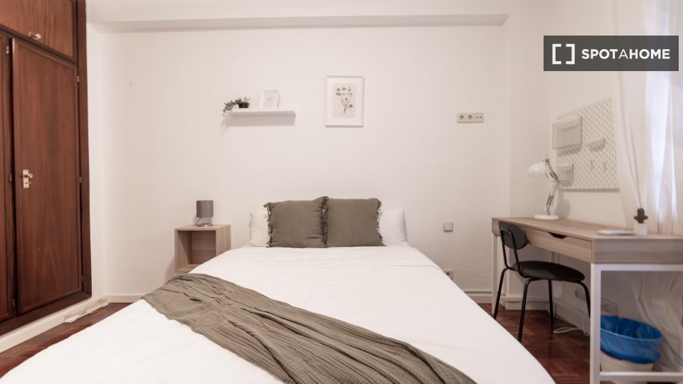 Double room Madrid, 5 beds — photo 48
