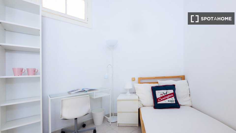 Double room Barcelona, 6 beds, 150m² — photo 1