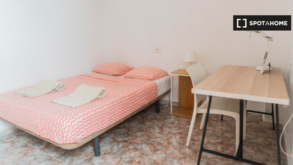 Double room Valencia, 7 beds, 200m² — photo 2