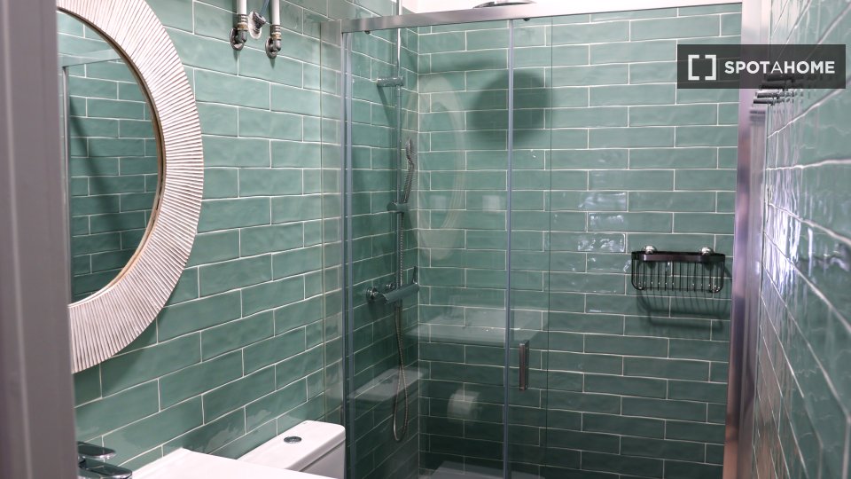 Apartment Lisbon, 2 beds, 50m² — photo 17