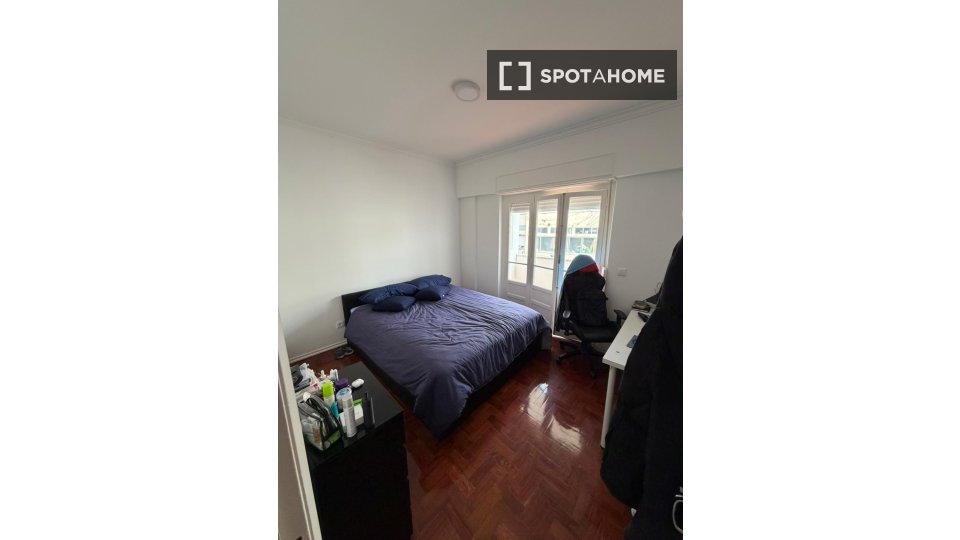 Double room Lisbon, 2 beds — photo 1