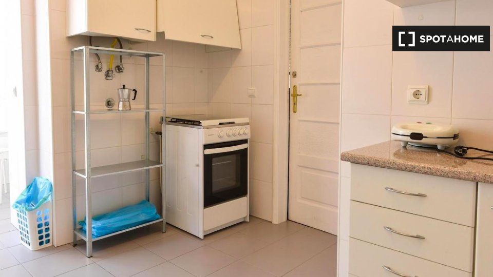 Double room Lisbon, 6 beds — photo 9