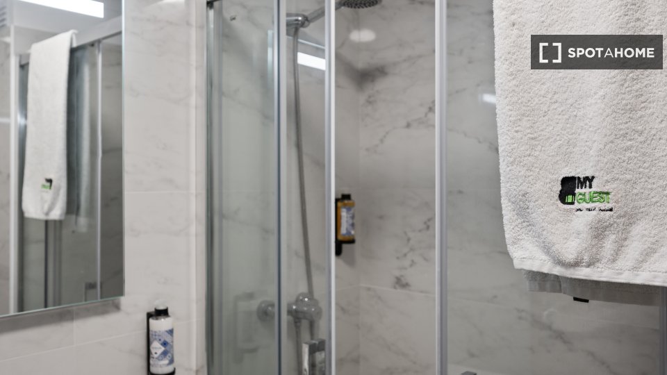 Apartment Lisbon, 2 beds, 70m² — photo 14