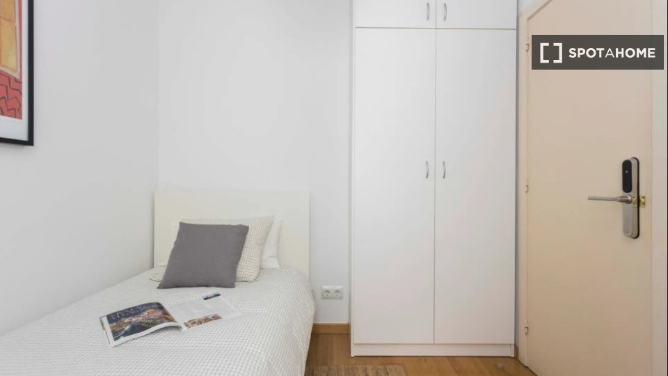 Double room Barcelona, 5 beds — photo 15