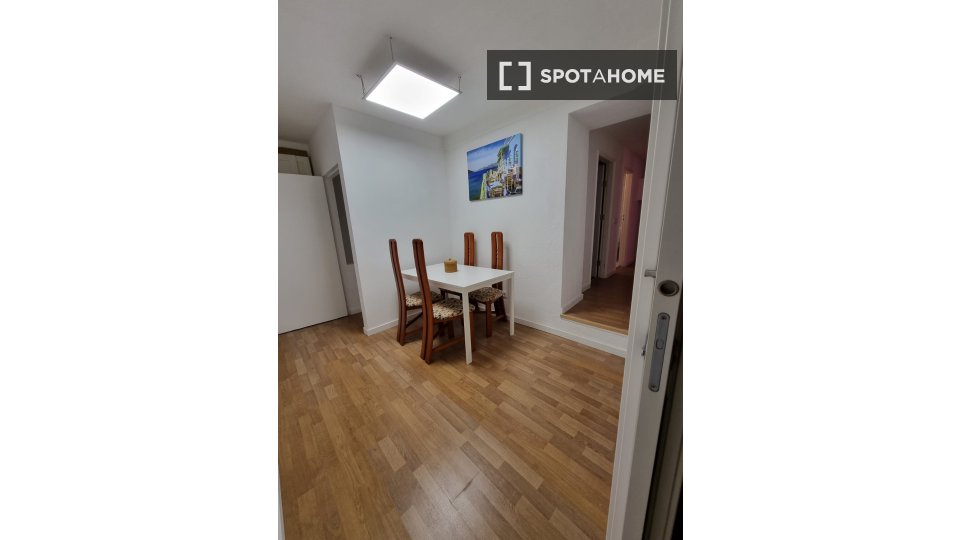 Double room Lisbon, 3 beds — photo 6