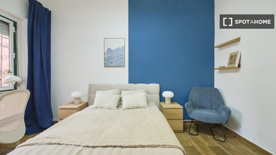 Double room Lisbon, 3 beds — photo 11
