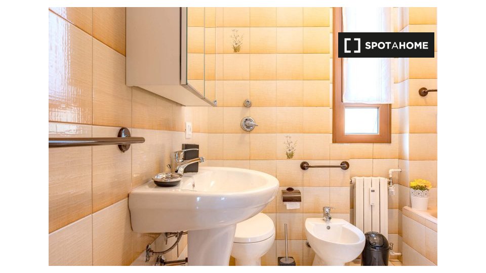 Double room Milan, 3 beds, 70m² — photo 1