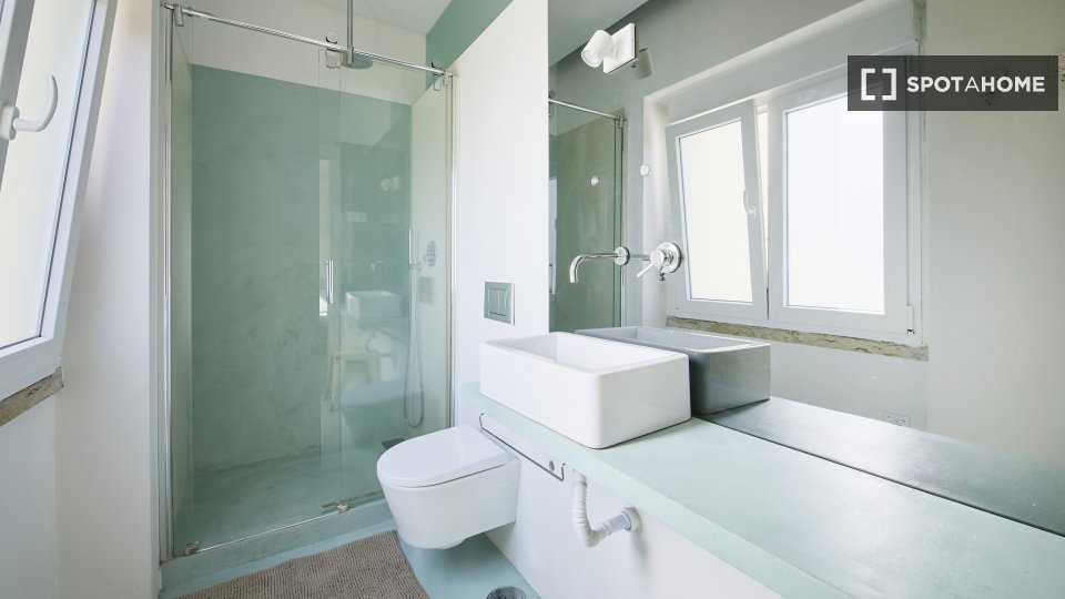 Double room Lisbon, 4 beds — photo 11