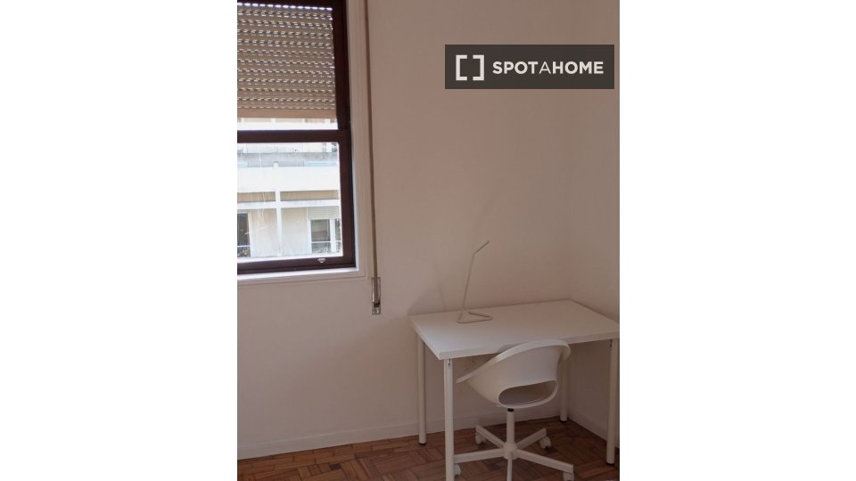 Double room Porto, 5 beds, 180m² — photo 1