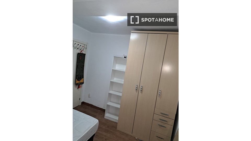 Double room Madrid, 3 beds — photo 4