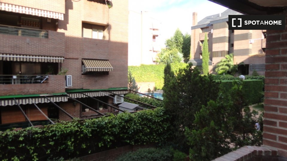 Double room Madrid, 4 beds, 150m² — photo 3