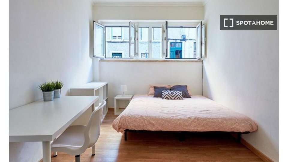 Double room Lisbon, 2 beds — photo 15