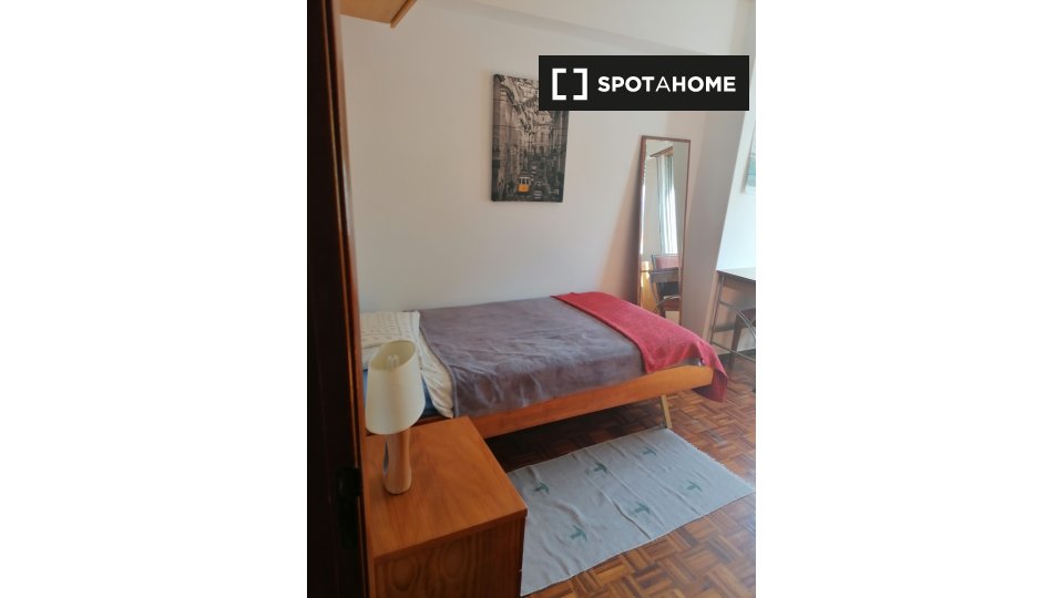 Double room Lisbon, 3 beds, 120m² — photo 2