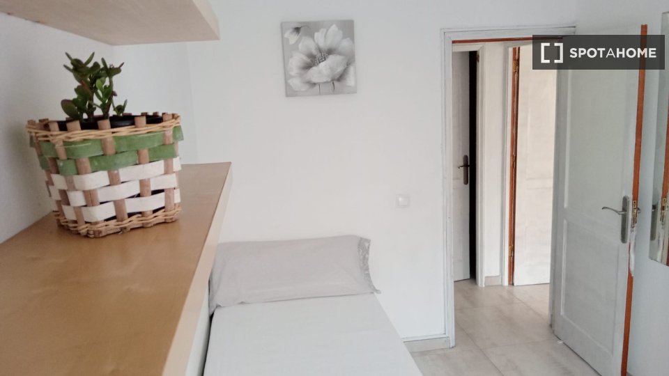 Double room Santa_Cruz_De_Tenerife, 3 beds, 75m² — photo 4