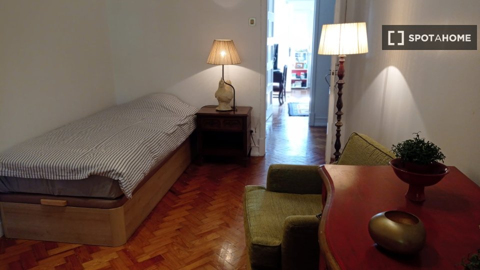 Double room Lisbon, 4 beds — photo 19