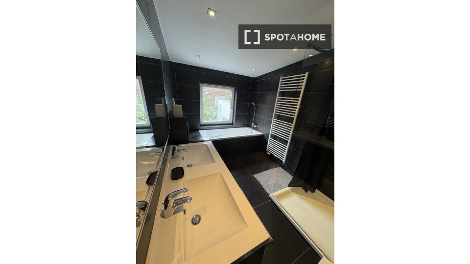 Double room Brussels, 5 beds, 360m² — photo 11