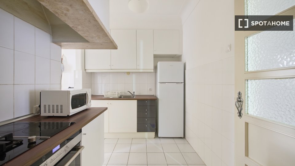 Double room Lisbon, 5 beds — photo 7