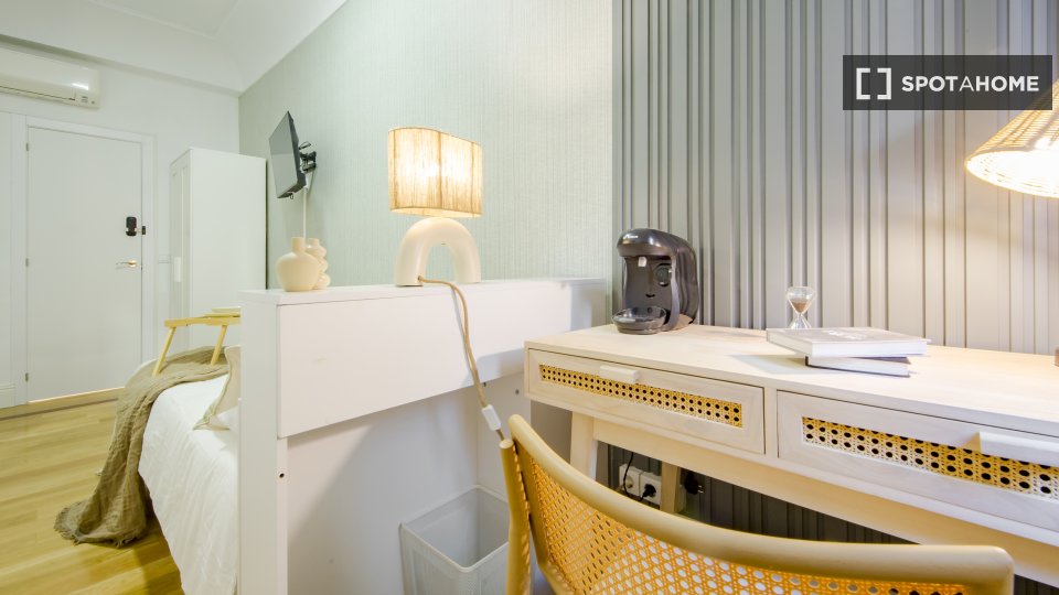 Double room Madrid, 13 beds, 266m² — photo 3