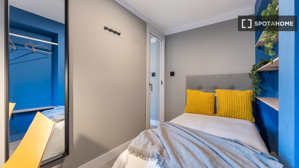 Double room Madrid, 6 beds, 70m² — photo 8