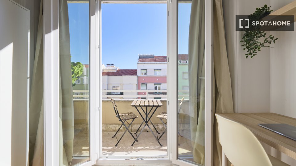 Double room Lisbon, 11 beds — photo 24