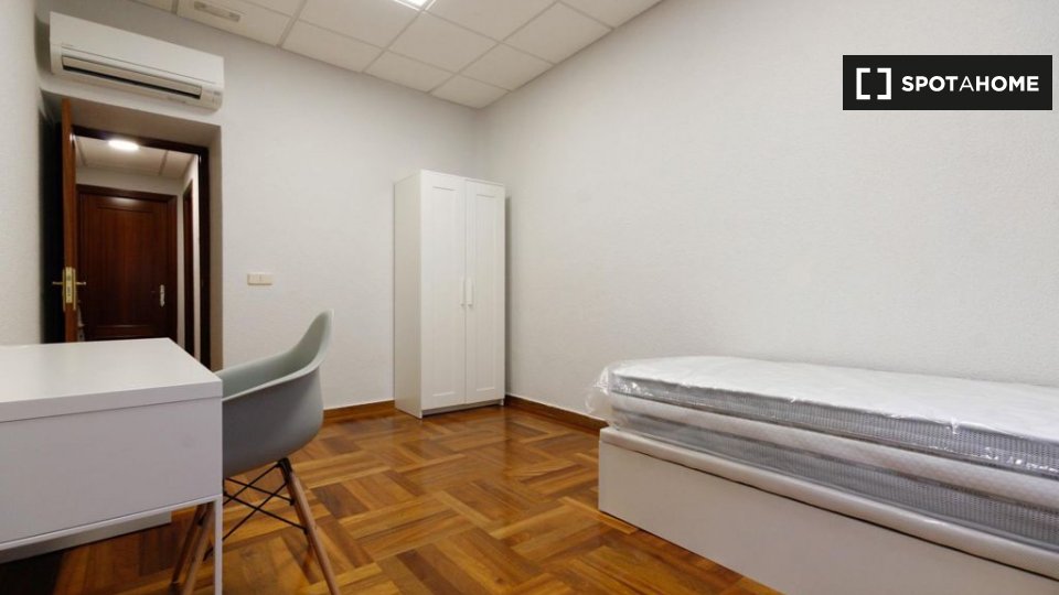 Double room Alcala_De_Henares, 6 beds — photo 1