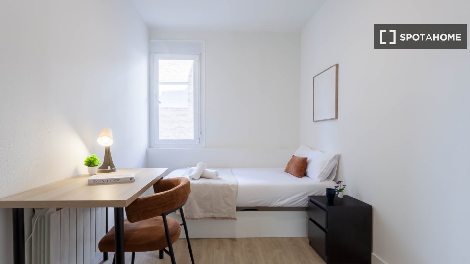 Habitación en piso compartido en Cuatro Caminos, Madrid