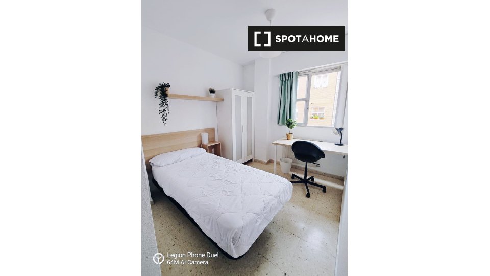 Double room Madrid, 5 beds, 80m² — photo 2