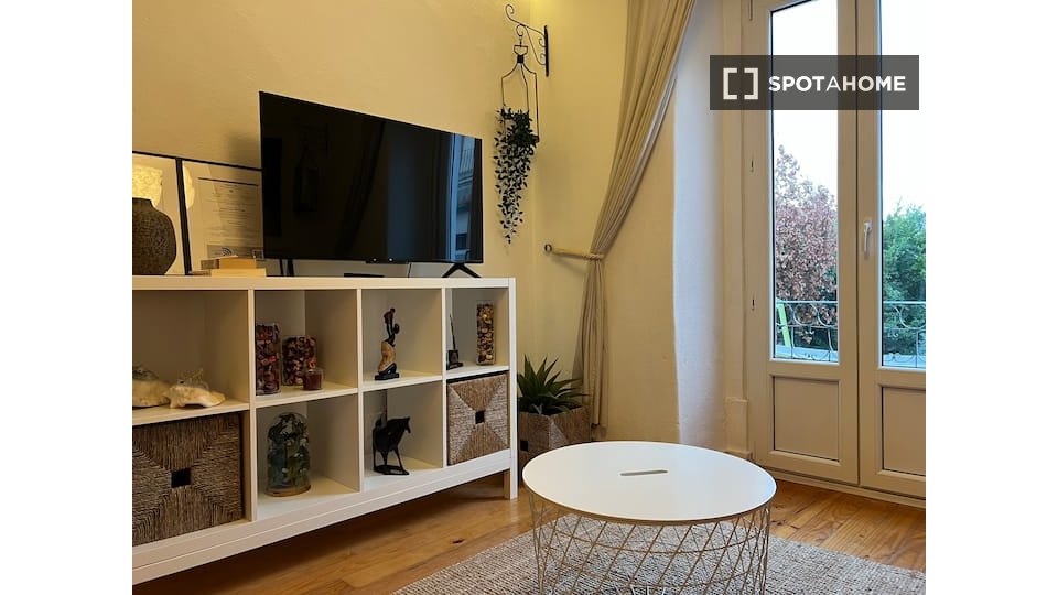 Apartment Lisbon, 2 beds, 75m² — photo 8