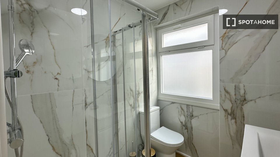 Double room Lisbon, 2 beds, 45m² — photo 11