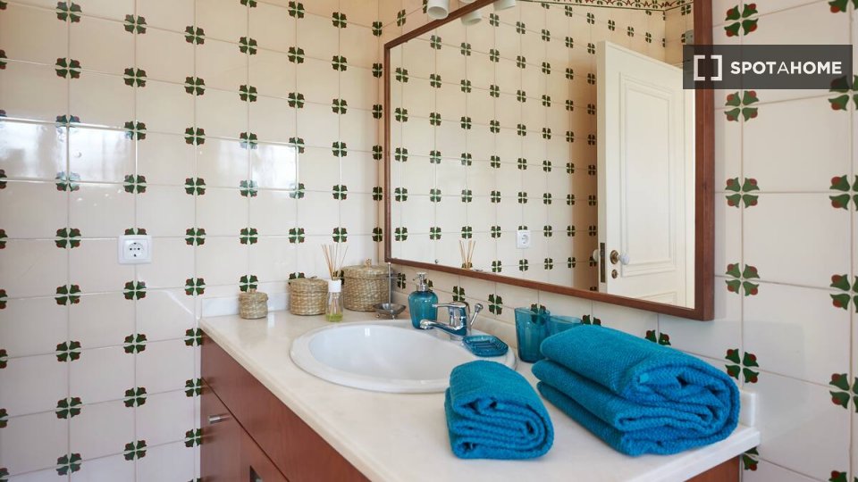 Apartment Lisbon, 2 beds — photo 16