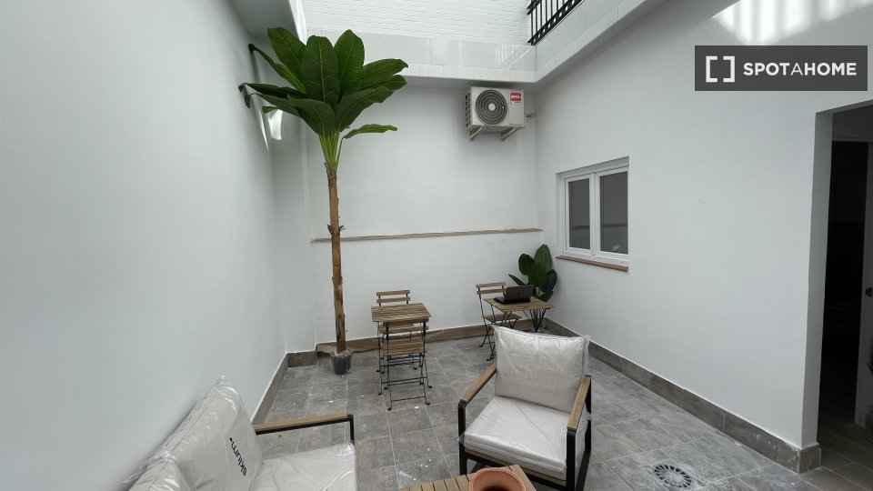 Double room Malaga, 9 beds, 370m² — photo 3
