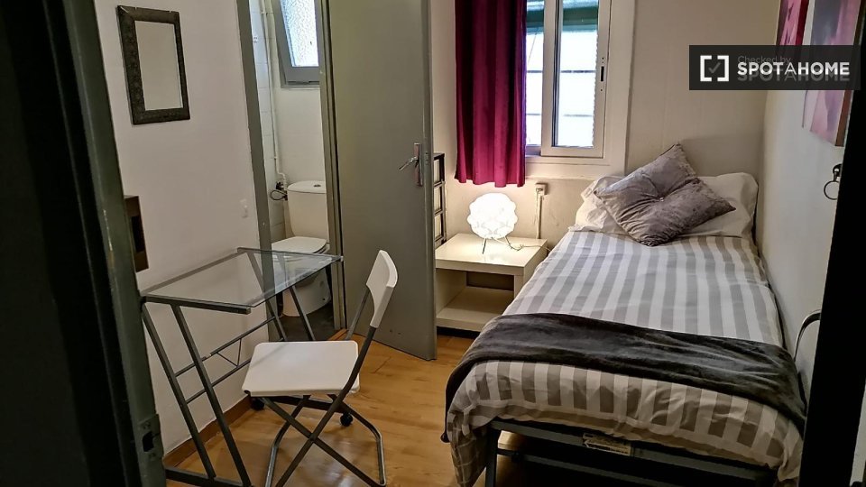 Double room Barcelona, 8 beds — photo 19