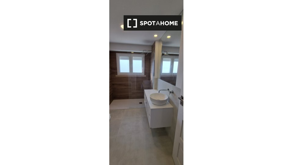 Apartment Lisbon, 2 beds, 100m² — photo 15