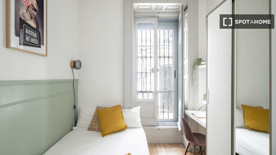 Double room Madrid, 67 beds — photo 24