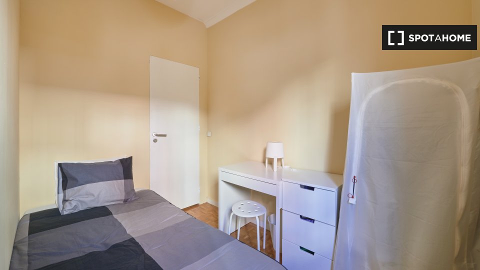 Double room Lisbon, 6 beds — photo 11