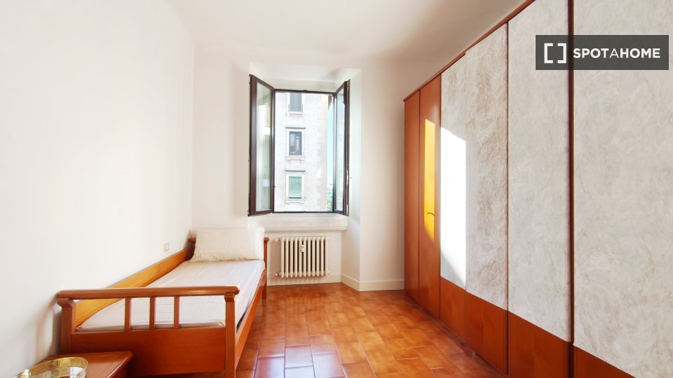 Double room Milan, 3 beds, 75m² — photo 12