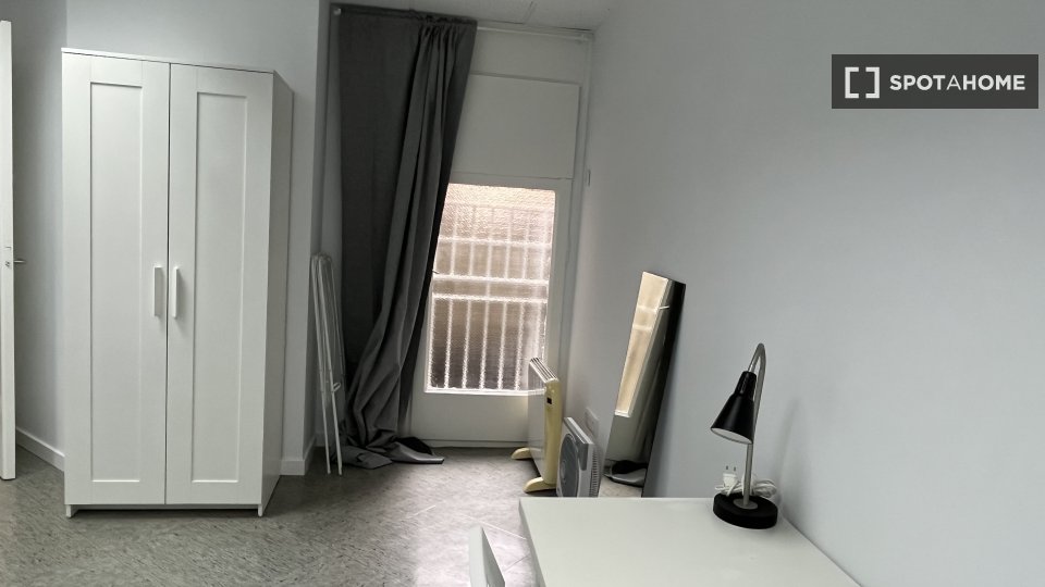Double room Barcelona, 13 beds, 290m² — photo 3