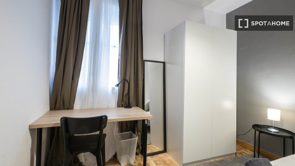 Double room Madrid, 5 beds — photo 18