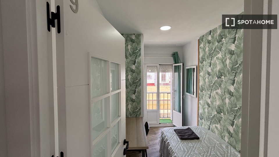 Habitación en piso compartido en alquiler en Mentidero, Cádiz.