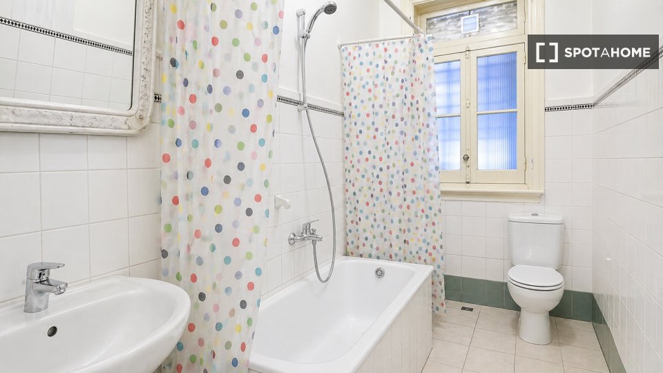 Double room Lisbon, 6 beds — photo 52