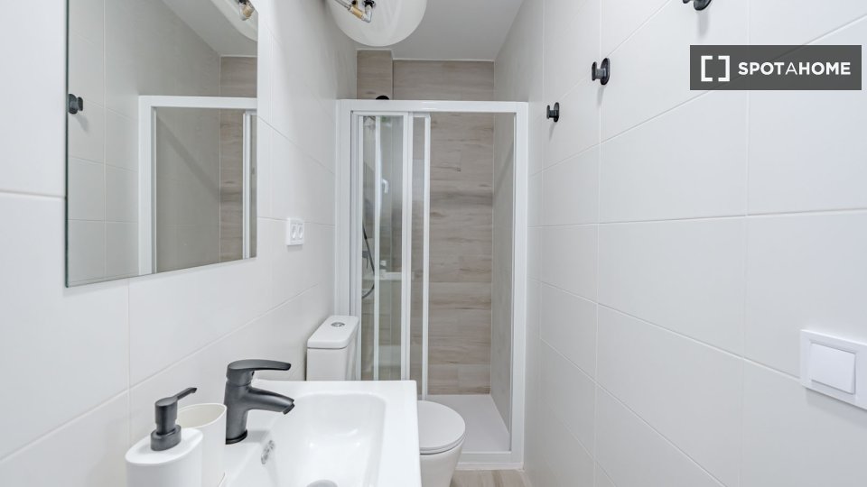 Double room Madrid, 4 beds — photo 14