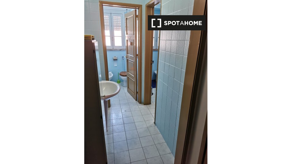 Double room Lisbon, 5 beds — photo 12