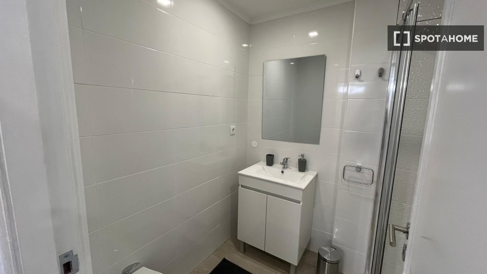 Double room Porto, 3 beds, 85m² — photo 11