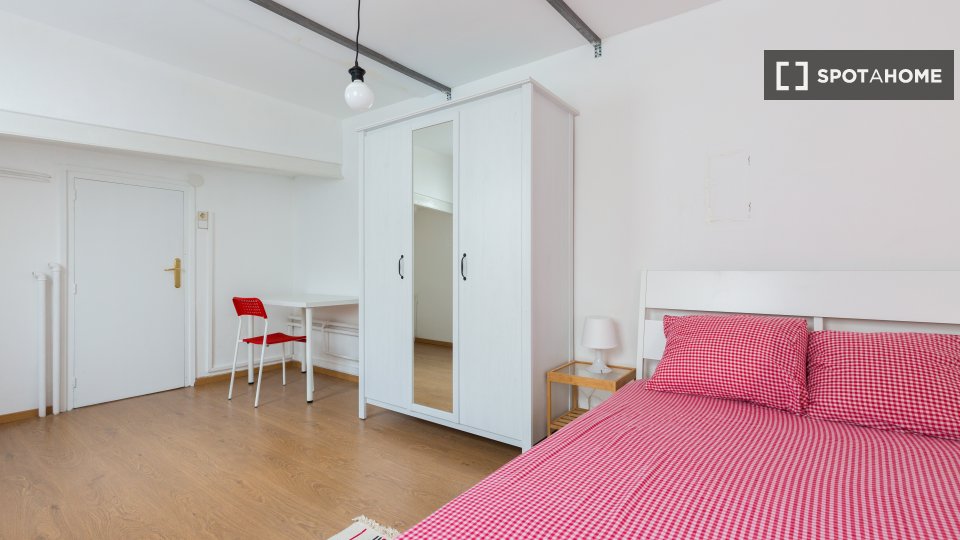 Double room Barcelona, 9 beds, 175m² — photo 2