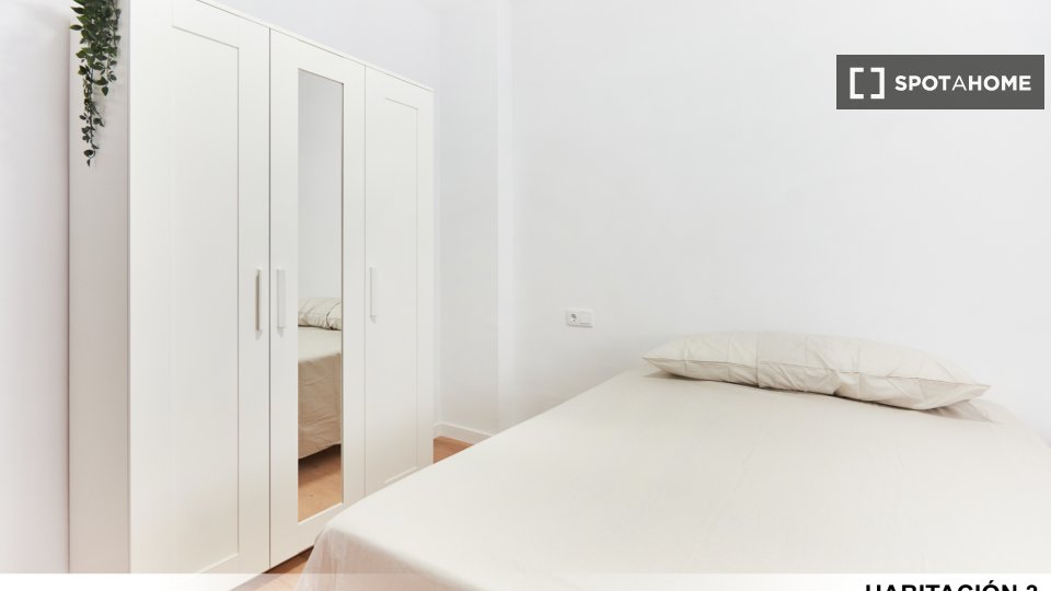 Double room Seville, 3 beds — photo 12
