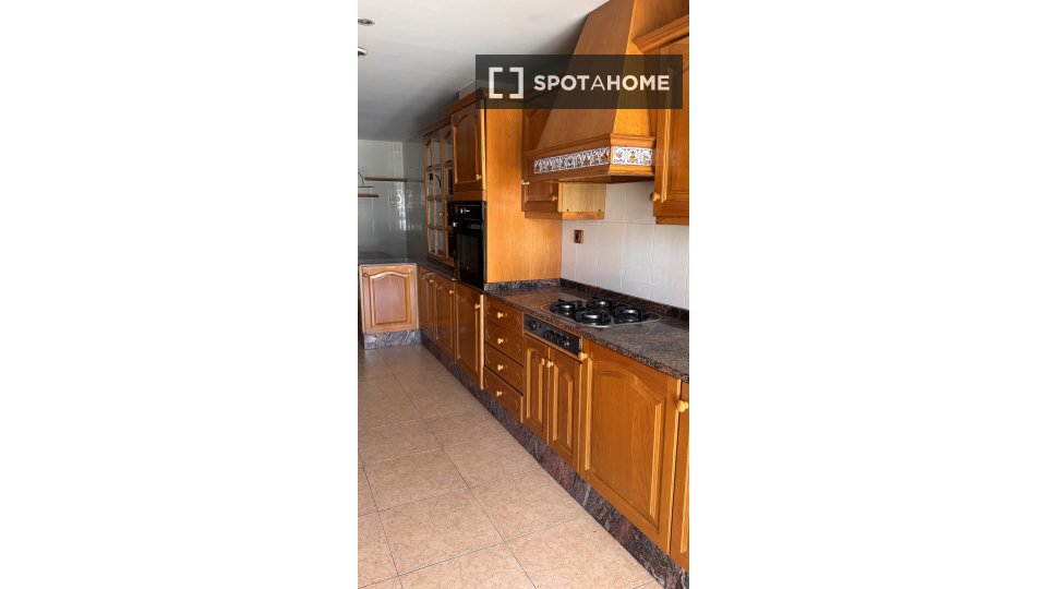 Double room Valencia, 5 beds, 240m² — photo 9