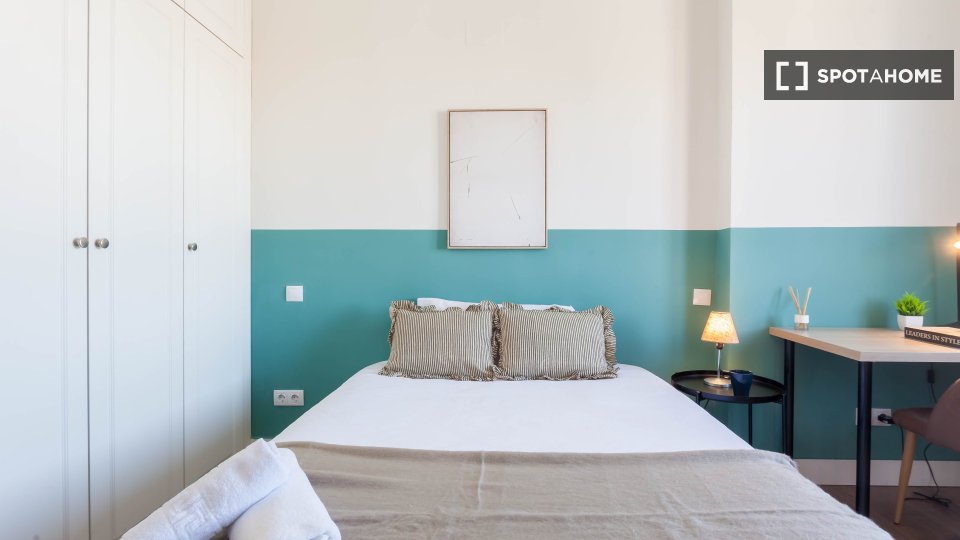 Habitación en piso compartido de 5 habitaciones en Estrella, Madrid.